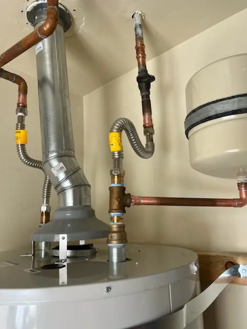 Water heater installation and plumbing repair in Oakridge Country Club Estates